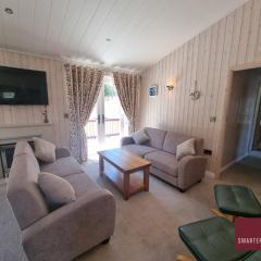 Milford on Sea - 4 Bedroom Lodge in Shorefield Country Park