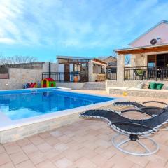 Nice Home In Benkovac With Outdoor Swimming Pool