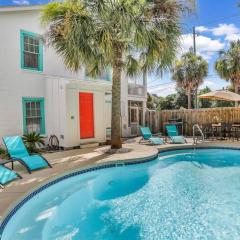 Splash Inn: Entire Home 4 BR, Pool, Walk to beach
