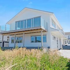 Lyall Bay Parade Apartment