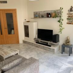 Habitacion privada en urbanización con piscina y pista de padel