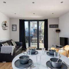 Pass the Keys Modern and Bright Home Minutes From Central London