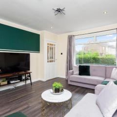 Stylish 3 bed Edinburgh Abode - Parking and Garden