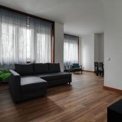 JOIVY Chic 3-Bed Flat Near Colonne di San Lorenzo