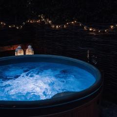 Luxury Farm Cottage with Hot Tub