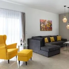Luxurious and modern house near town and beach
