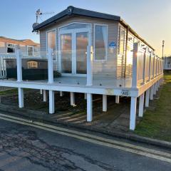 3 BEDROOMED CARAVAN WITH AMAZING SEA VIEWS!