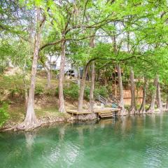 Edgewater Escape- relaxing 4 bedroom Guadalupe riverfront home!
