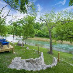 River Rose- 4 bedroom waterfront home on a quiet stretch of the Guadalupe River