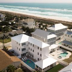 The Taj Of The Gulf! Luxury Beach Mansion! Sleeps 44, private pool & hot tub, putting golf