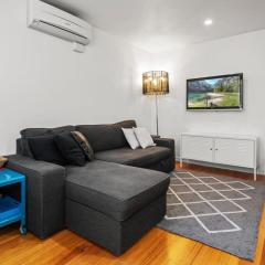 Convenient Apartment in heart of Carlton