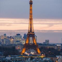Paris luxury Apartment with Eiffel Tower View, 1 min metro, parking