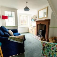 LITTLE BLUE HOUSE - Cottage with Seaview near the Lake District National Park