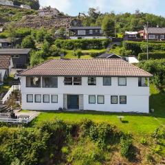 Cozy Apartment In Sveio With Kitchen