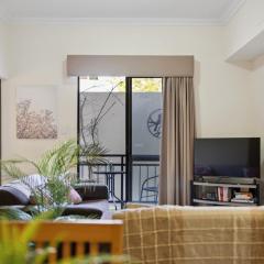 Fabulous Apt in Northbridge W Pool + WiFi