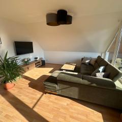 Sonniges & ruhiges Apartment mit Balkon nahe Berlin