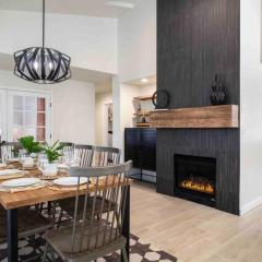 The Rock Trail House+Renovated+Modern+Fireplace+EV+Nice Yard