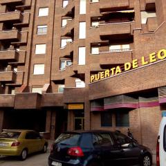アパルタメントス トゥリスティコス プエルタ デ レオン（Apartamentos Turisticos Puerta de León）