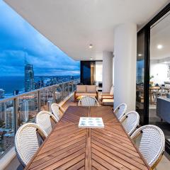 5 Bedroom Executive Sub Penthouse in the heart of Surfers with full ocean views - Sleeps 12 - Circle on Cavill AMAZING!!