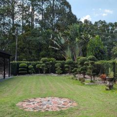 D’Garden Cottage with big field