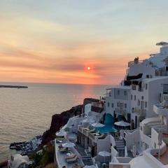 Oia Angle Cavehouse