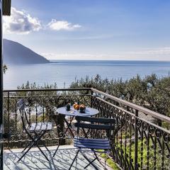 Seaview Apartment with Garden in Recco by Wonderful Italy
