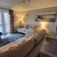 Peaceful Waterfront Apartment, Private Parking, Hull Marina
