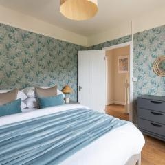 Peaceful Oasis 3 Beds House with Garden and Parking