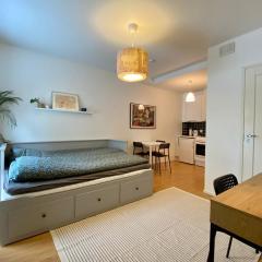 Tranquil studio near nature, free parking& wifi