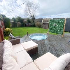 House & hot tub in Torbay, Devon