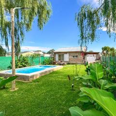 Quinta los Sauces Casa con piscina en barrio residencial tranquilo