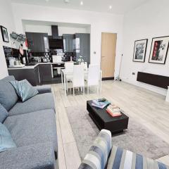 Stylish Apartment in Victorian Conversion FREE PARKING & PRIVATE PATIO Close to Beach Town Centre & BIC