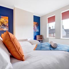 Stylish Modern 2 Bedroom House - HUGE Price Cut - Free Parking - Wifi & Smart TV