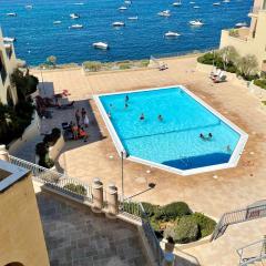 Spacious Luxurious Apartment with Seaview