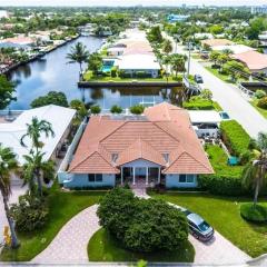 Luxe 4BR Waterfront w Htd Pool 5min to beach