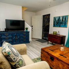 3 BR Townhome minutes to Uptown