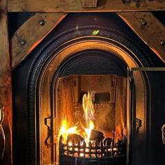 Cosy cottage with sea & mountain views Carnlough