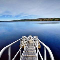 Lakefront Cottage Close to Bar Harbor on 8 acres