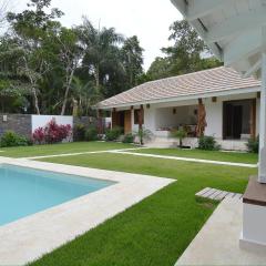 Seaside villa with housekeeping staff - Las Terrenas