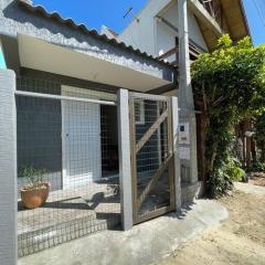 Studio junto ao mar, 1 dorm/ charmoso e privativo