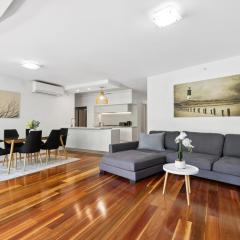 3-Bed Luxurious Retreat by Brisbane River & CBD