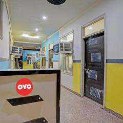 OYO Flagship Hotel Wamson Alpha Co living Stays