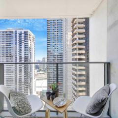 Chic 2BR Apt Next To Southern Cross City Views