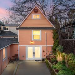 The Carriage House Chic Treetop Loft and Hot Tub