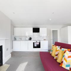 Modern 1 Bed Apartment by Brighton Seafront