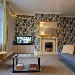 Brodie's Hideaway Stylish Seaside town apartment