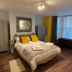 Seaside Hideaway - Free Onstreet Parking