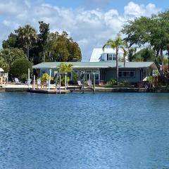 Island home on Kings Bay - manatees at the dock!