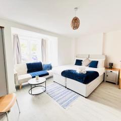 Brand New 2 Bedroom Apartment with Wi-Fi Sleeps 4 - Tanzanite