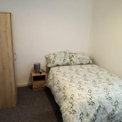 Double-bed (H2) close to Burnley city centre